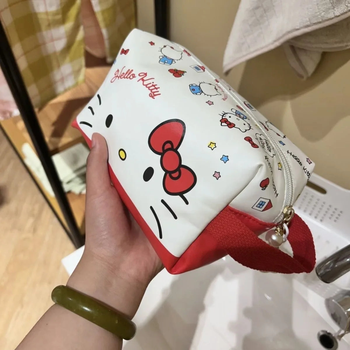 Sanrio Cute Cartoon Large Capacity Makeup Bag Small Outdoor Waterproof Portable Handheld Travel Storage Bag Sanrio Cute Cartoon Large Capacity Makeup Bag Small Outdoor Waterproof Portable Handheld Travel Storage Bag